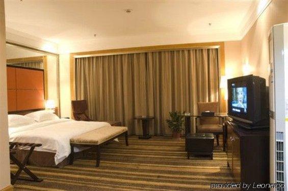 Sprot-Life Garden Hotel Wuhan Room photo